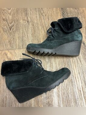 Donald JPlinerWomen’sBlack FauxSuede WedgeAnkle BootswithFaux FurCollar Size6.5M